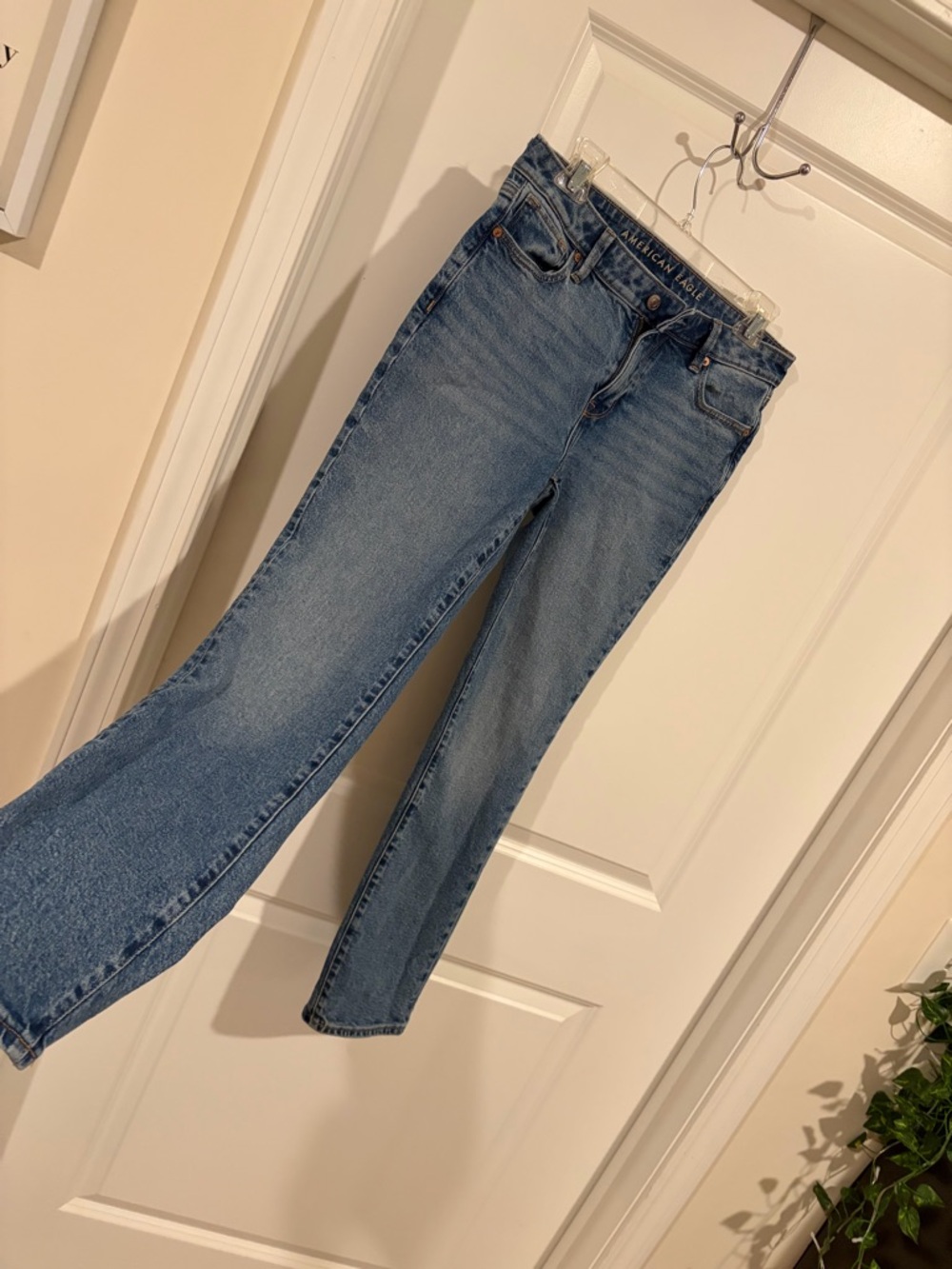 American Eagle High Rise Straight Leg Jeans Size 4 Medium Wash